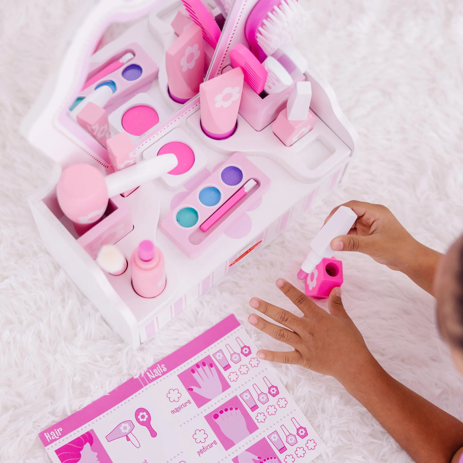 Melissa & Doug – zabawkowy zestaw kosmetyczny | zabawa z odgrywaniem ról | zestaw zabawkowy | 3+ | prezent dla chłopca lub dziewczynki