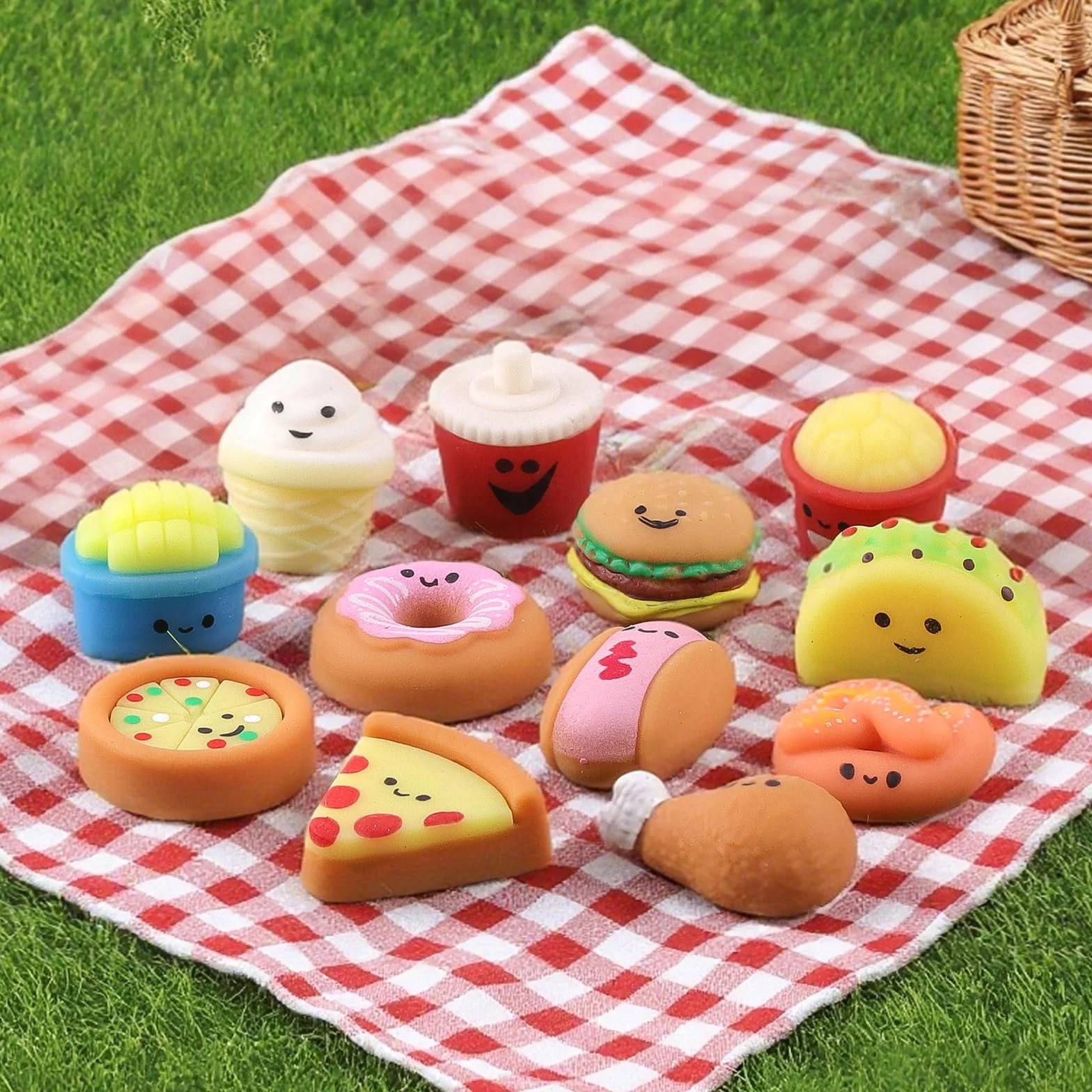 ANBOOR mini zabawki do fast foodów – 12 szt. miękkich zabawek Kawaii do walki ze stresem dla dzieci, mini zabawki typu junk food, na prezenty imprezowe i wypełnienia torby na gadżety