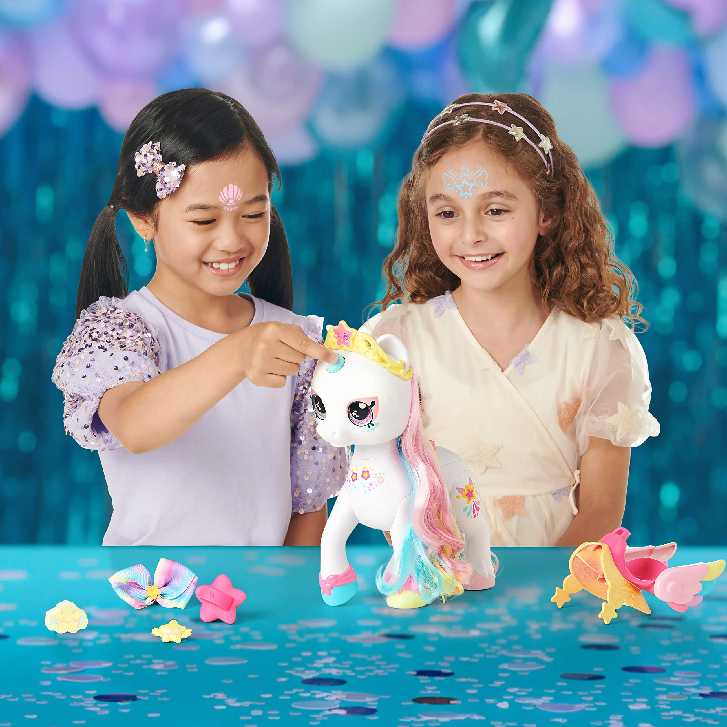 Kindi Kids Secret Saddle Makeup Dress. 1 magiczna gąbka. Akcesoria do szczotkowania i stylizacji grzywy jednorożca można znaleźć w jego siodle, 50247, Wielokolorowy, M