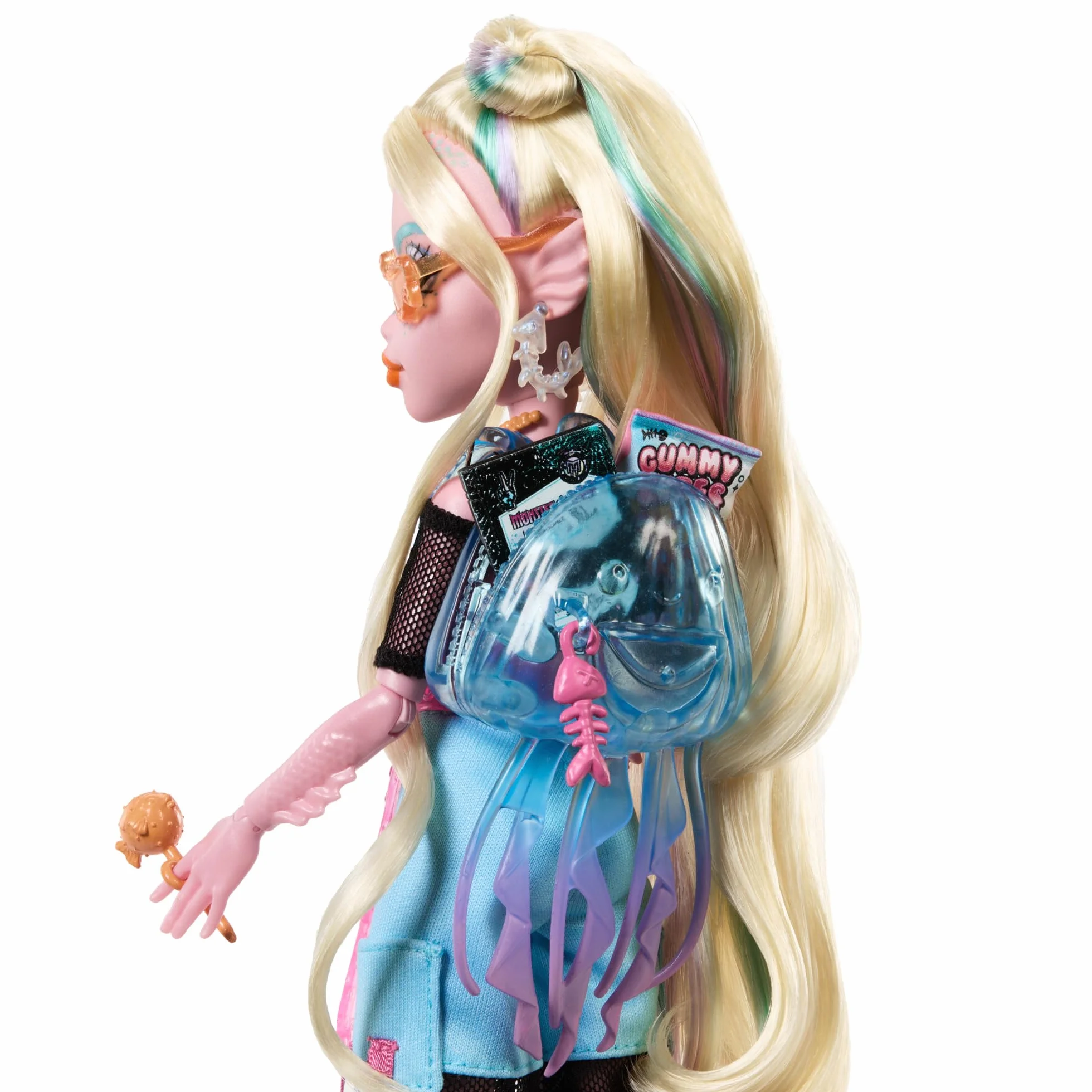 Monster High Lagoona Blue Lalka w siateczkowej koszulce i bojówkach z figurką rybki Neptuny i akcesoriami, takimi jak plecak, „przekąska” i notatnik, HXH75