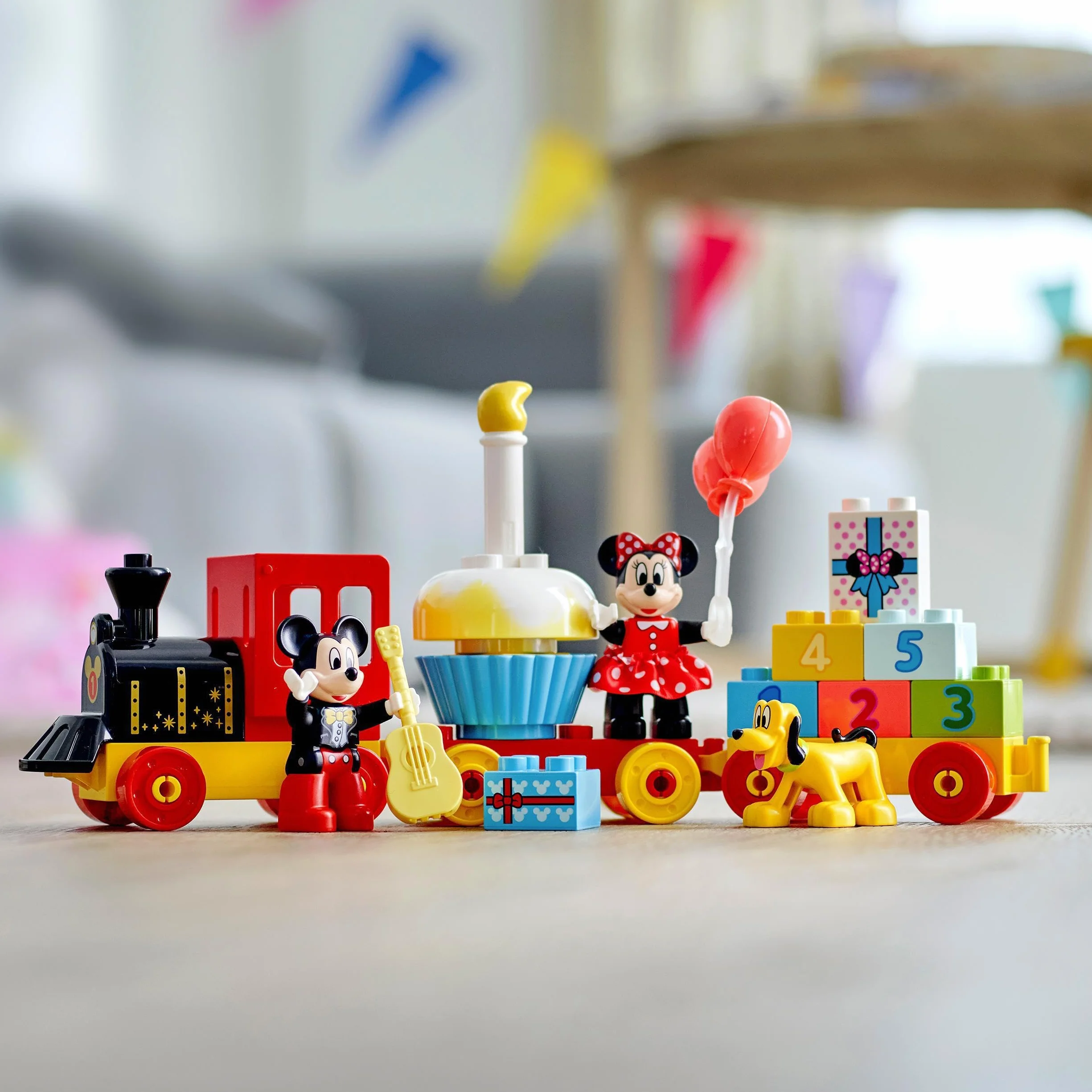 LEGO DUPLO ǀ Disney 10941 Urodzinowy pociąg myszek Miki i Minnie — edukacyjna zabawka z cyferkami dla dzieci (22 elementy)