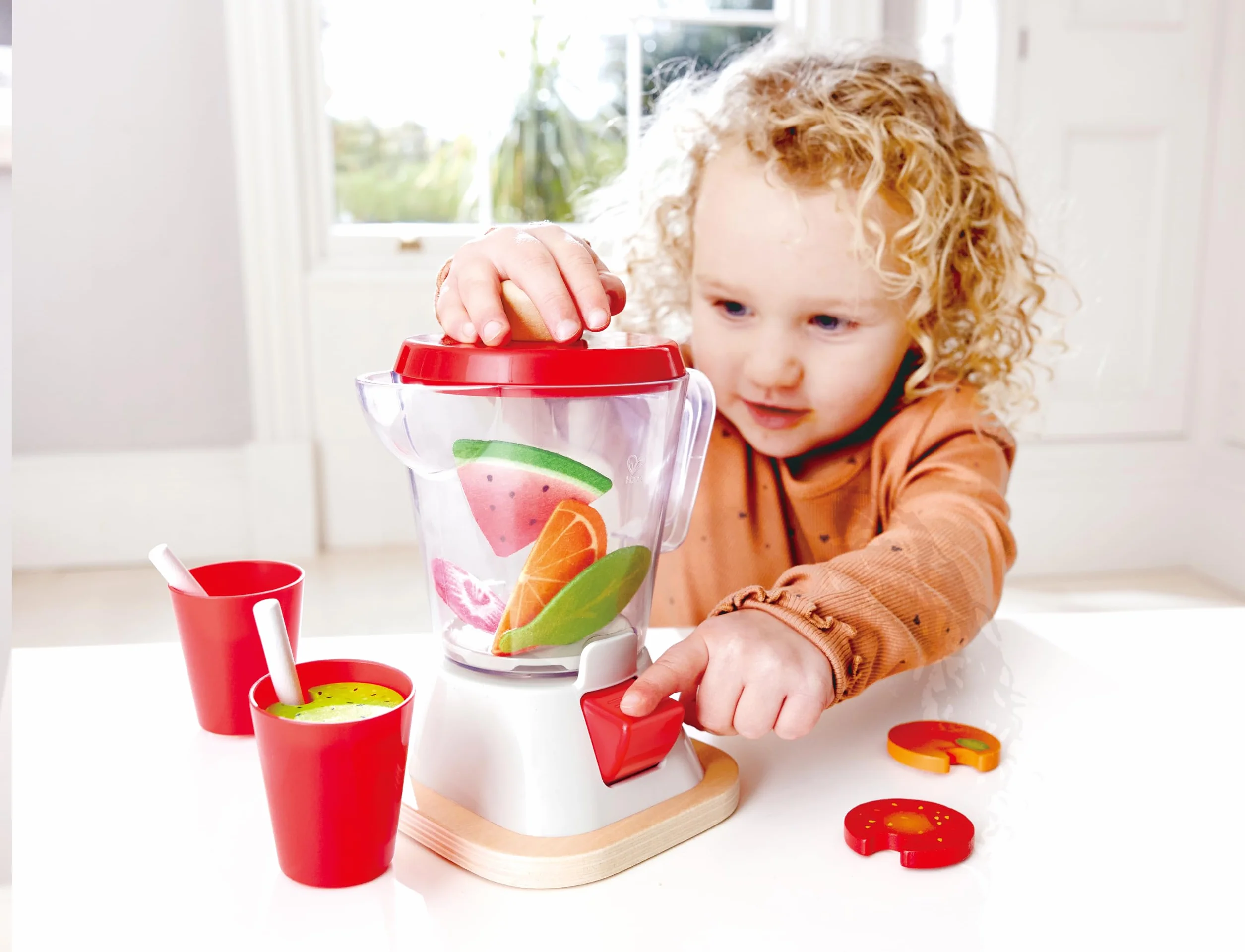 Hape Smoothie Blender, Multicoloured Kitchen Smoothie Machine Playset Complete with Cups and Straws