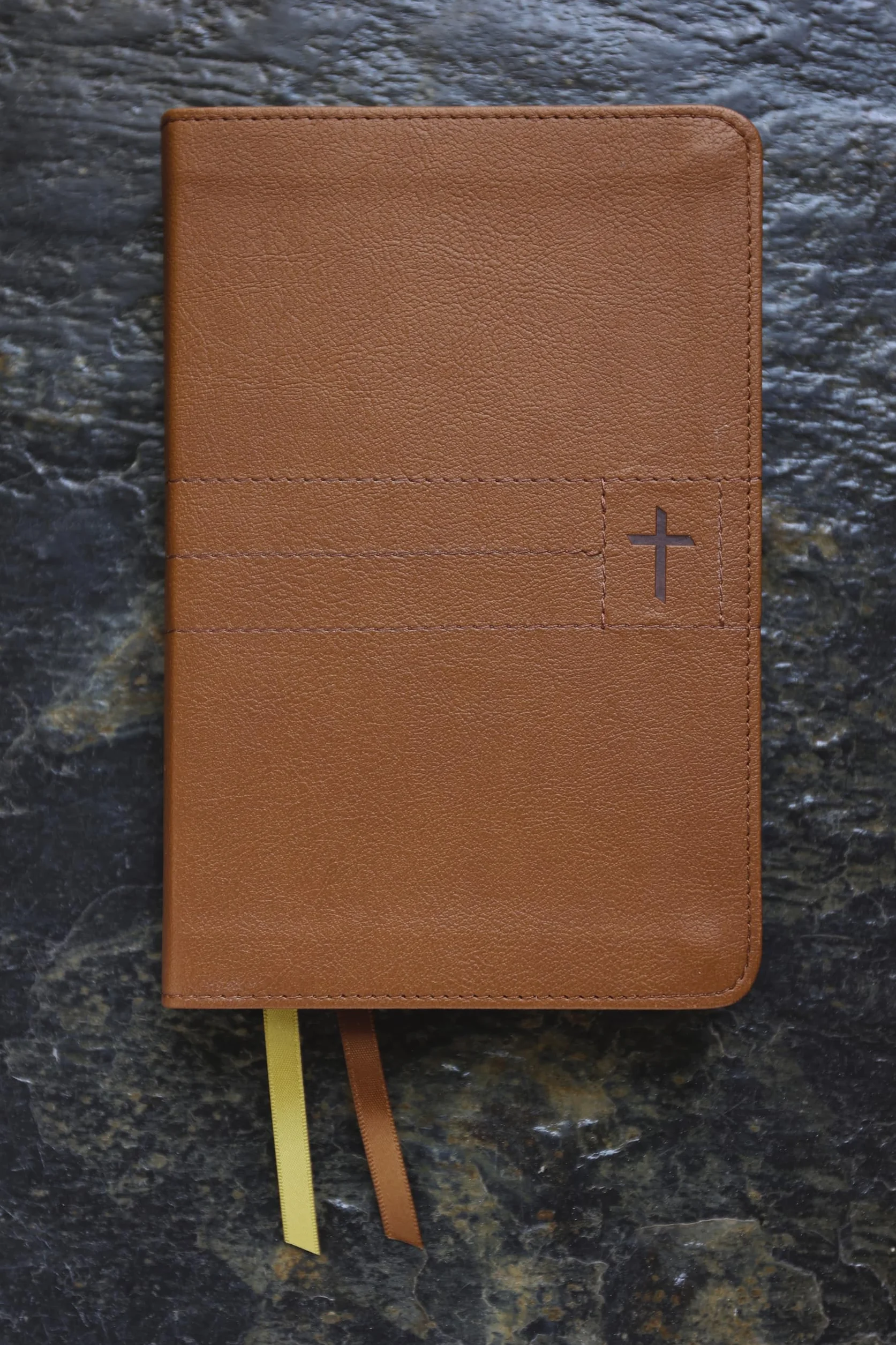 Niv, Thinline Bible, Compact, Leathersoft, Brown, Red Letter, Comfort Print: New International Version, Brown, Leathersoft, Thinline, Red Letter, Comfort Print