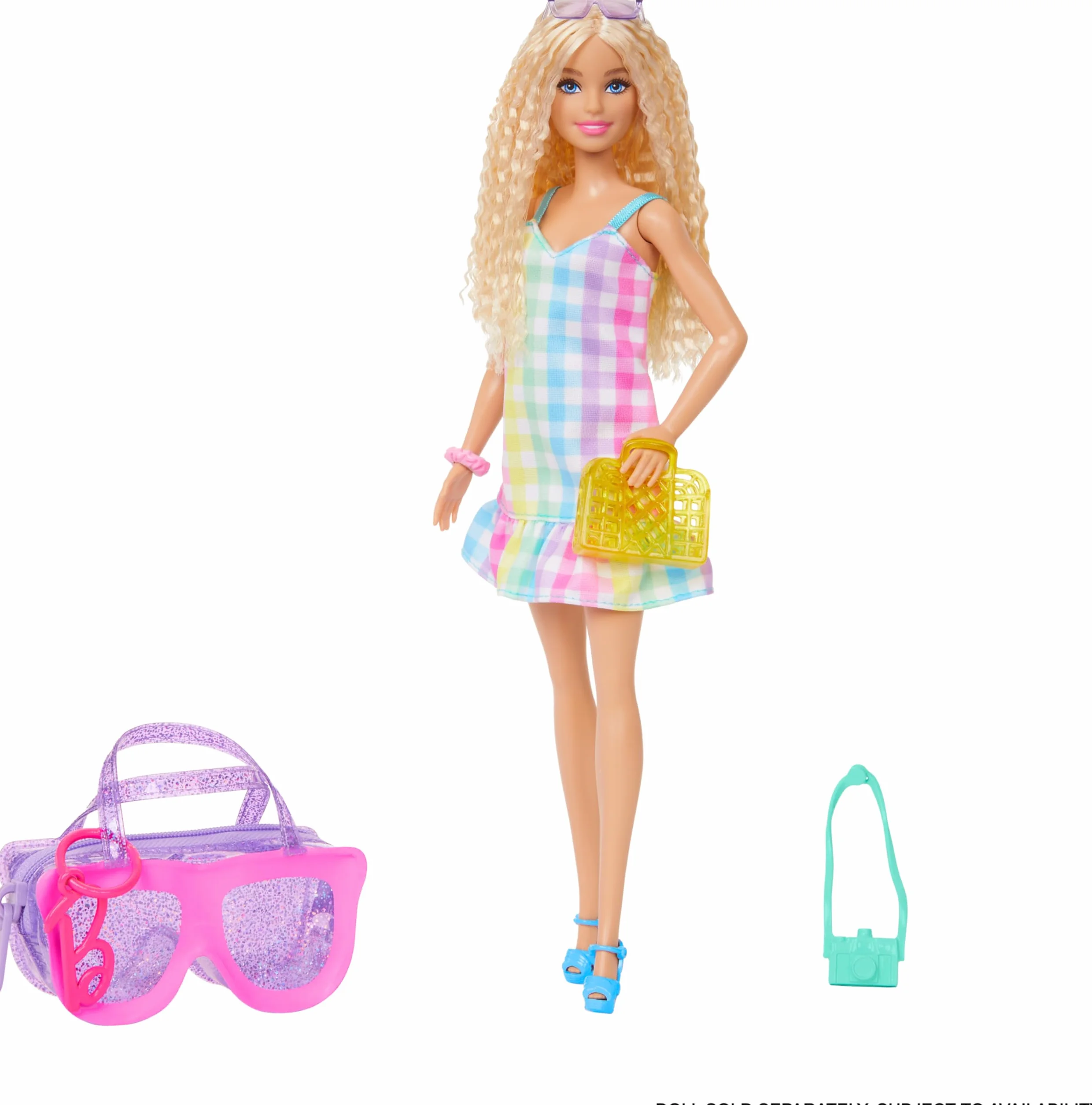 Barbie Ubrania i akcesoria, Luksusowa torba w kształcie okularów przeciwsłonecznych z brelokiem, wielokolorowa sukienka w kratkę i letnie akcesoria dla modnych lalek