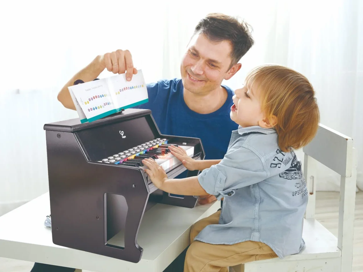 Hape Ucz się z Lights Piano, czarny