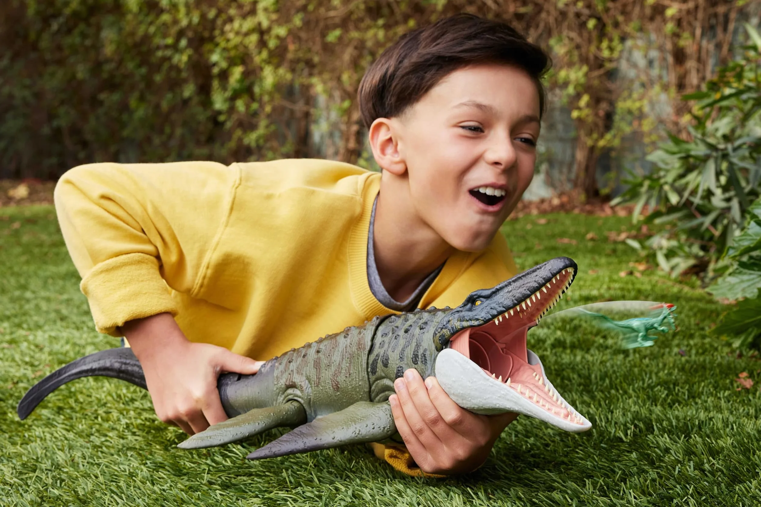 Mattel Jurassic World: Odrodzenie Mozazaur Atak paszczą Bite ‘n Blast Zestaw figurka Mozazaur z otwieraną szczęką oraz minifigurka Dilofozaur, zabawka dinozaur dla dzieci, zabawa wirtualna, JJP80