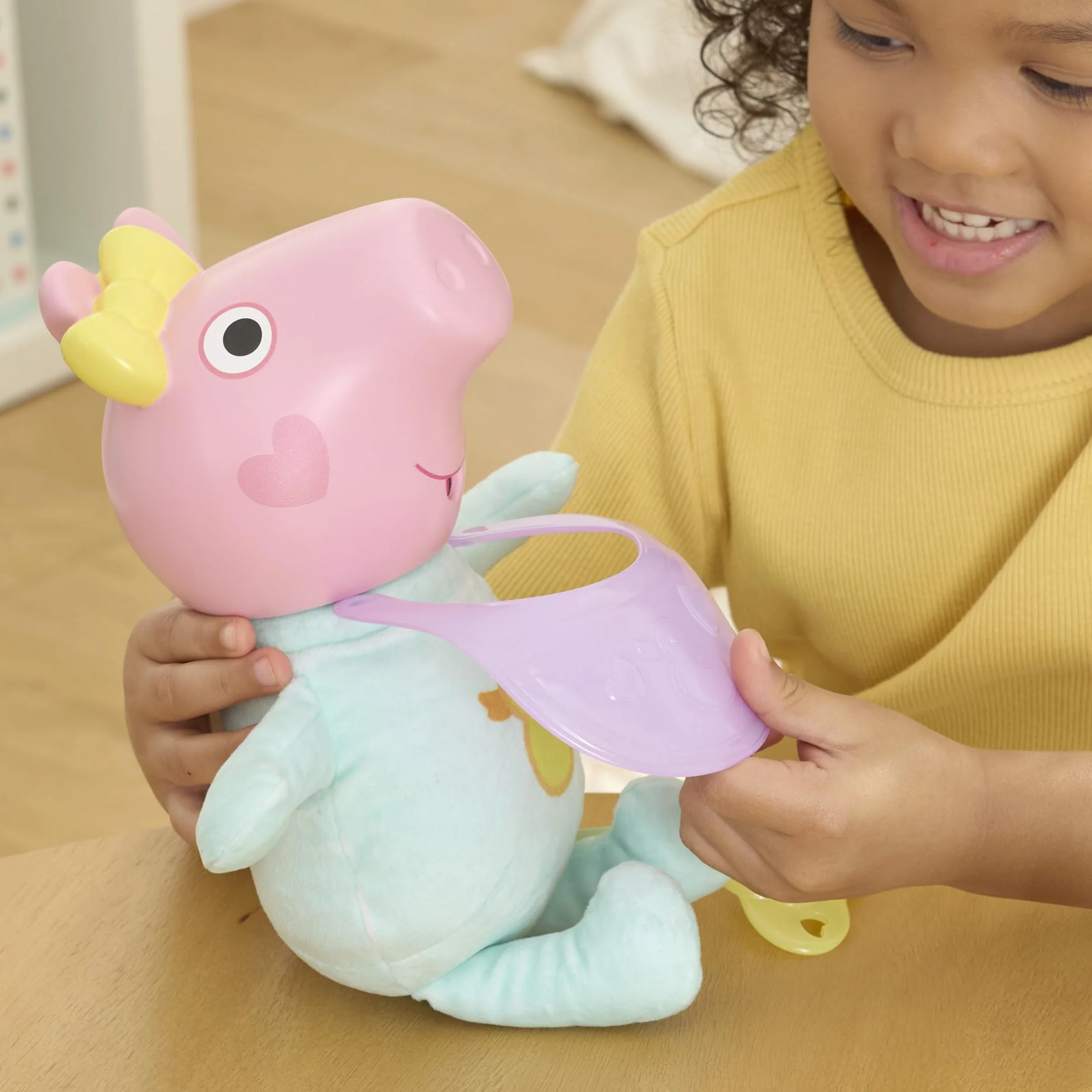 Peppa Pig Interaktywna Lalka Świnka Peppa Chrumkanie i Przytulanie Evie