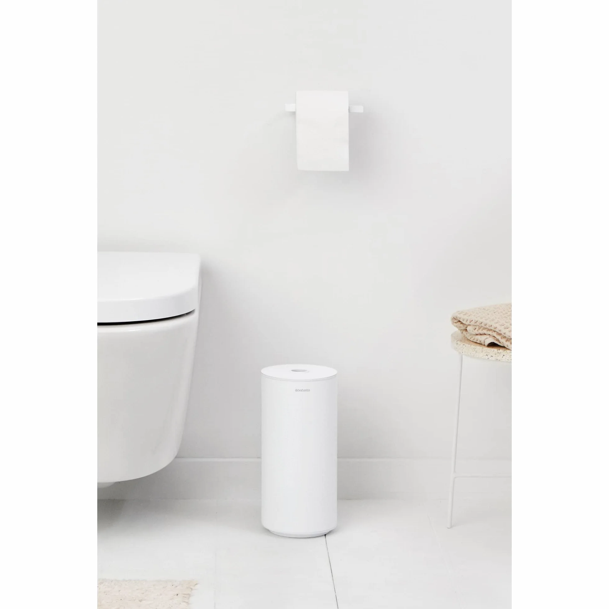 Brabantia - Mindset Dozownik na Papier Toaletowy - Miejsce Na 2 Zapasowe Rolki - Pasuje do Wszystkich Regularnych Rozmiarów Rolek - System Smart Lift - Fresh White - 30 x 15.1 x 13.7 cm