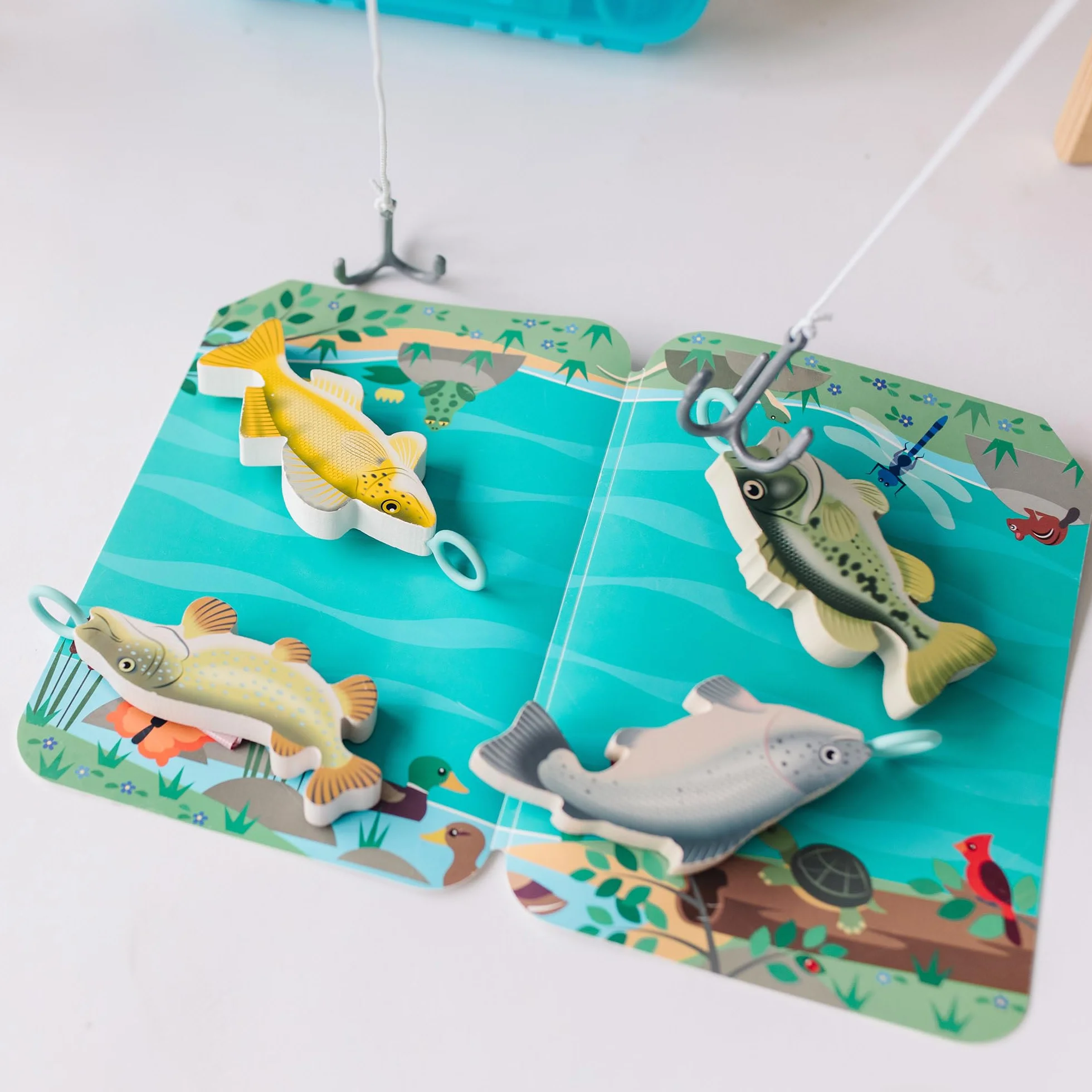 Melissa & Doug 40806 Let's Explore Fishing Set | Zabawa w udawanie | 3+ | Prezent dla chłopca lub dziewczyny