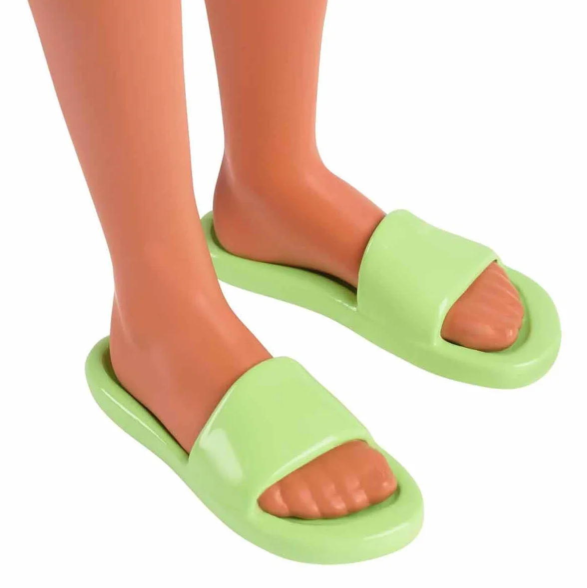 Barbie Fashionistas Ken Lalka #236 z czarnymi włosami, w niebiesko-zielonej koszulce z efektem ombre, dżinsowych szortach i srebrnych bucikach sportowych, HYV00