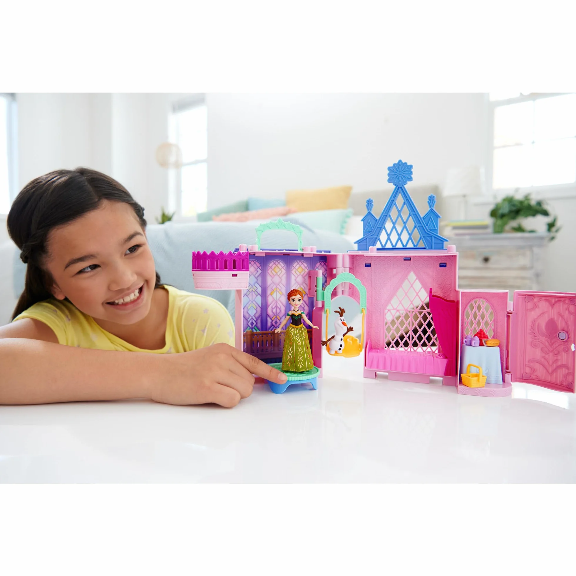 Mattel Disney Kraina Lodu Arendelle Castle zestaw modułowy z mini lalką Olaf i 7 akcesoriami, zabawka dla dzieci 3+