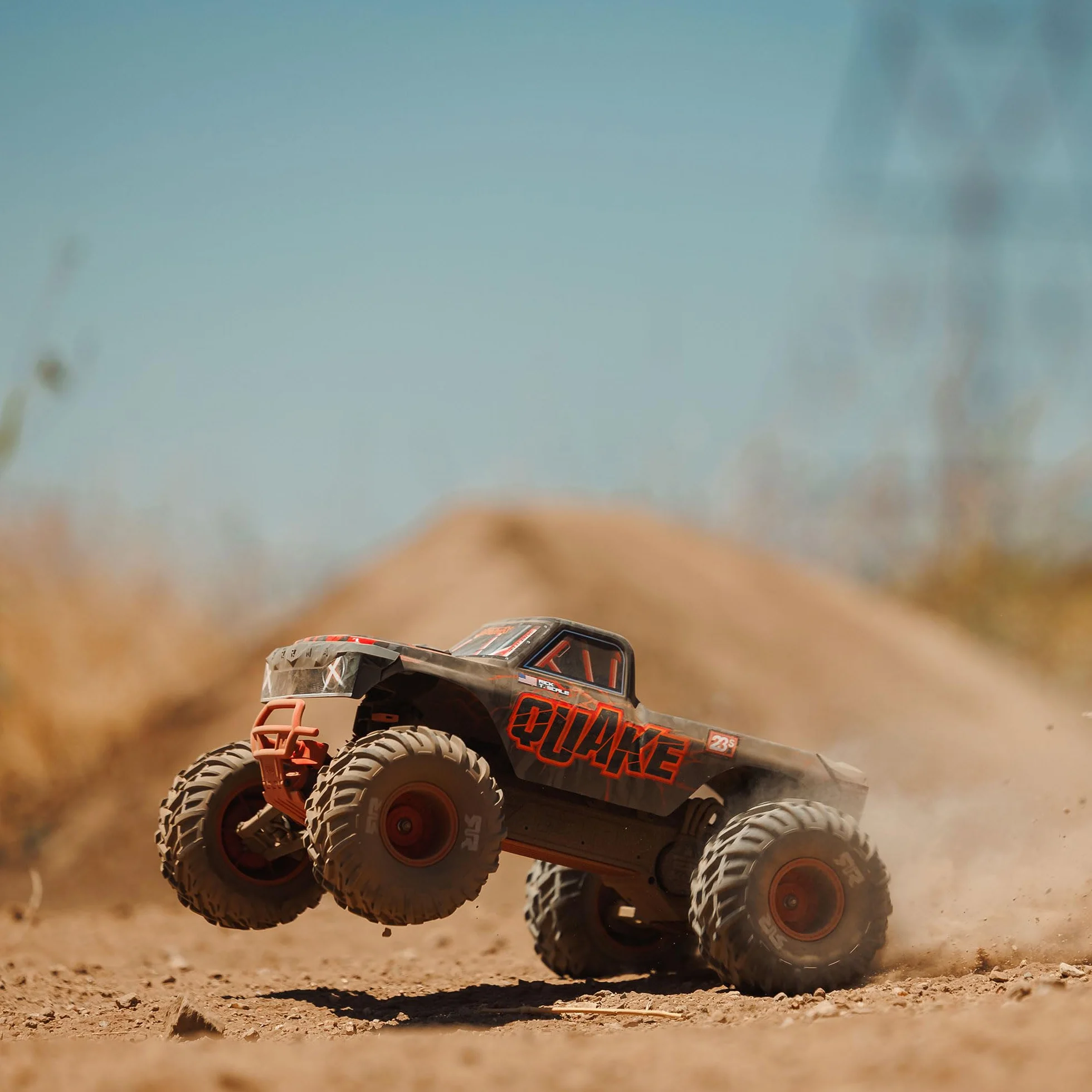 ARRMA RC Truck 1/10 Quake 223S 2WD RTR bezszczotkowy Monster Truck czerwony