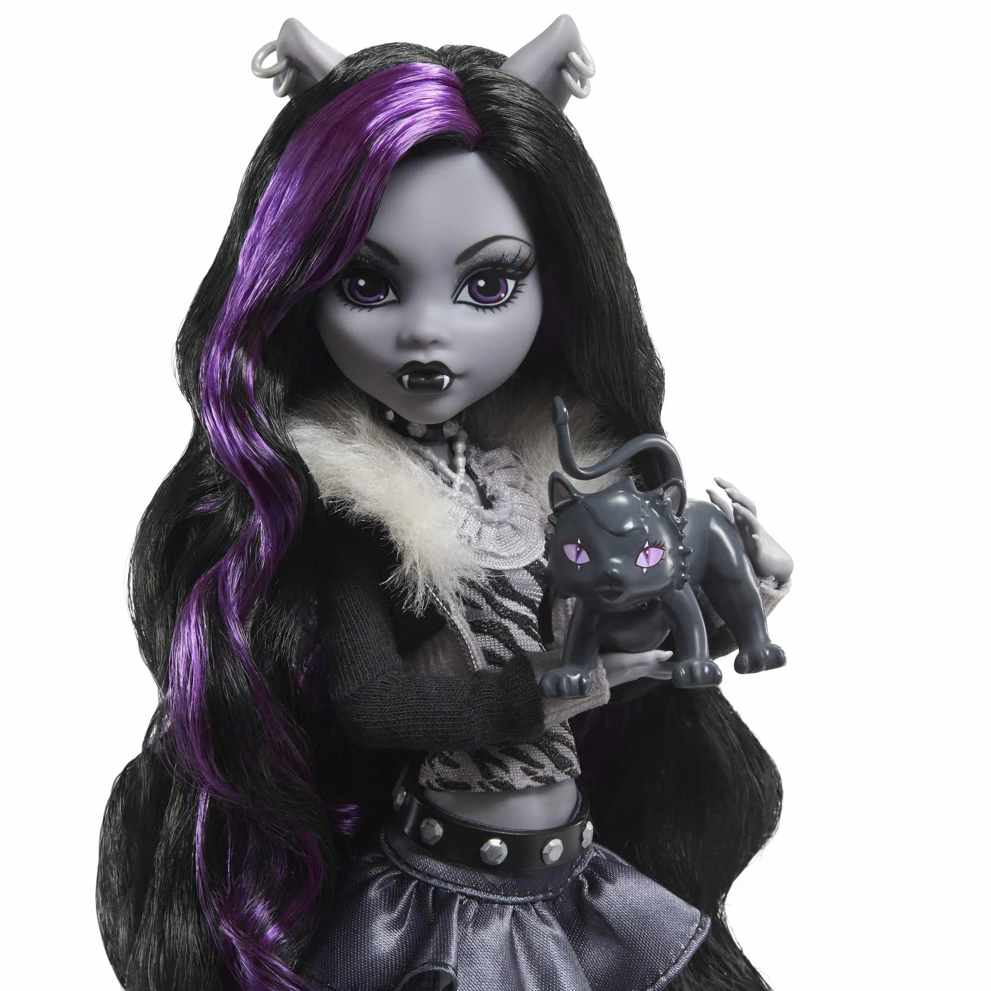 Monster High Reel Drama Straszny Seans Clawdeen Wolf Lalka kolekcjonerska w czarno-białym stroju z motywem filmowym oraz miniplakatem i dużym plakatem, zabawka i prezent dla dzieci, HKN28