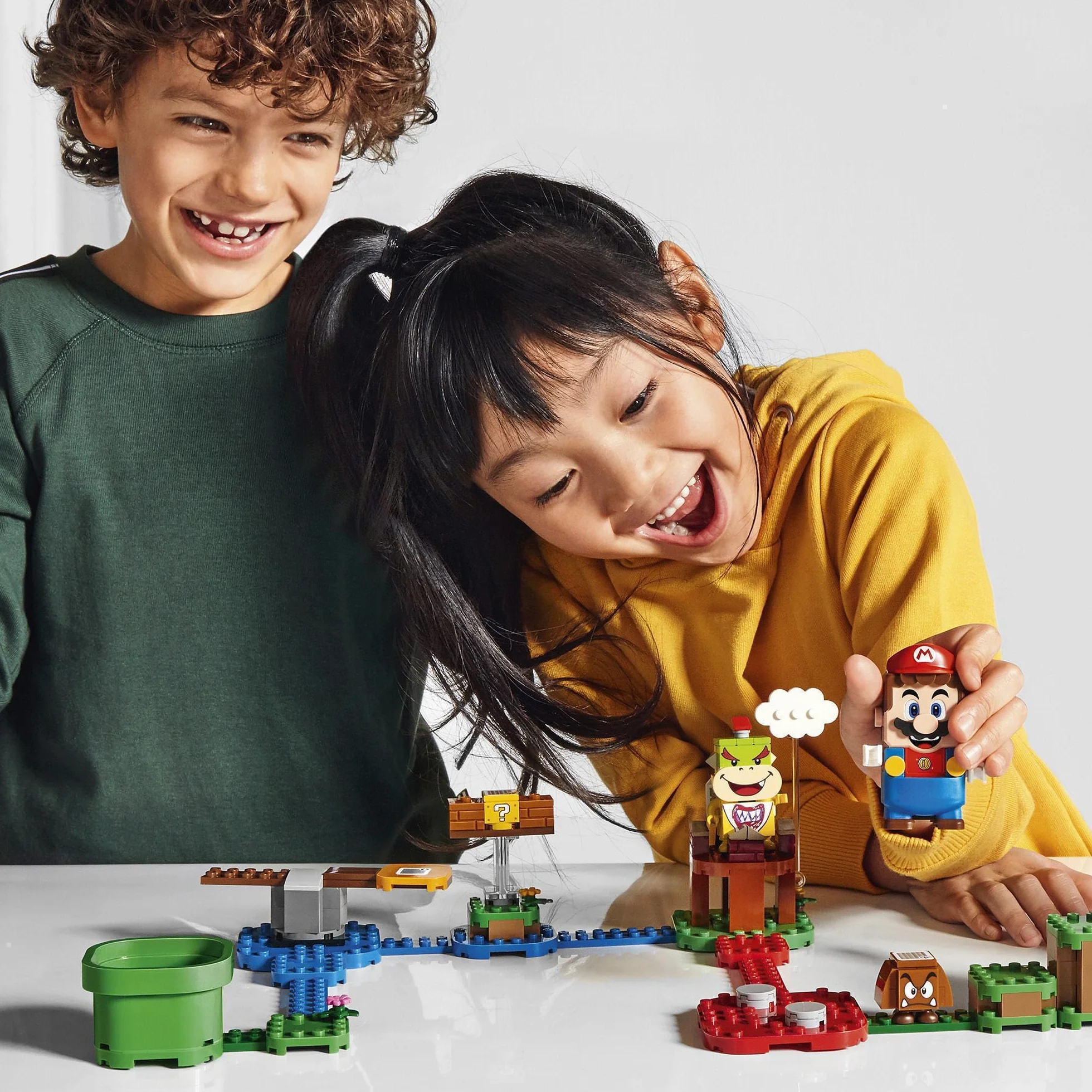 LEGO Super Mario Przygody z Mario — zestaw startowy, Kreatywna Kolekcjonerska Zabawka dla Dziecka do Zbudowania, Pomysł na Prezent dla 6-latka, dla Chłopca i Dziewczynki i Fanów Gry, 71360