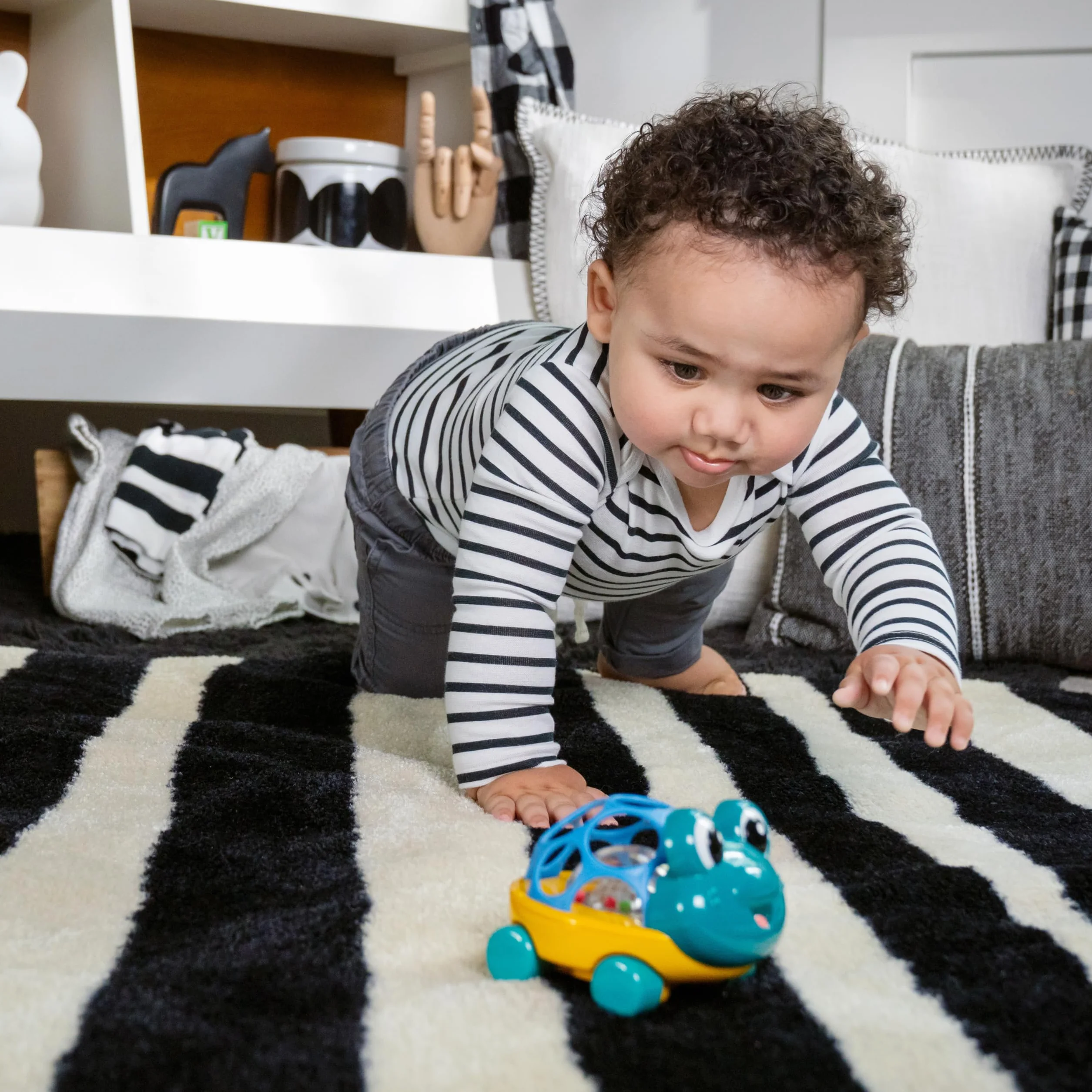 Baby Einstein Curious Car Neptune Oball Toy Car & Rattle, wiek od 3 miesięcy