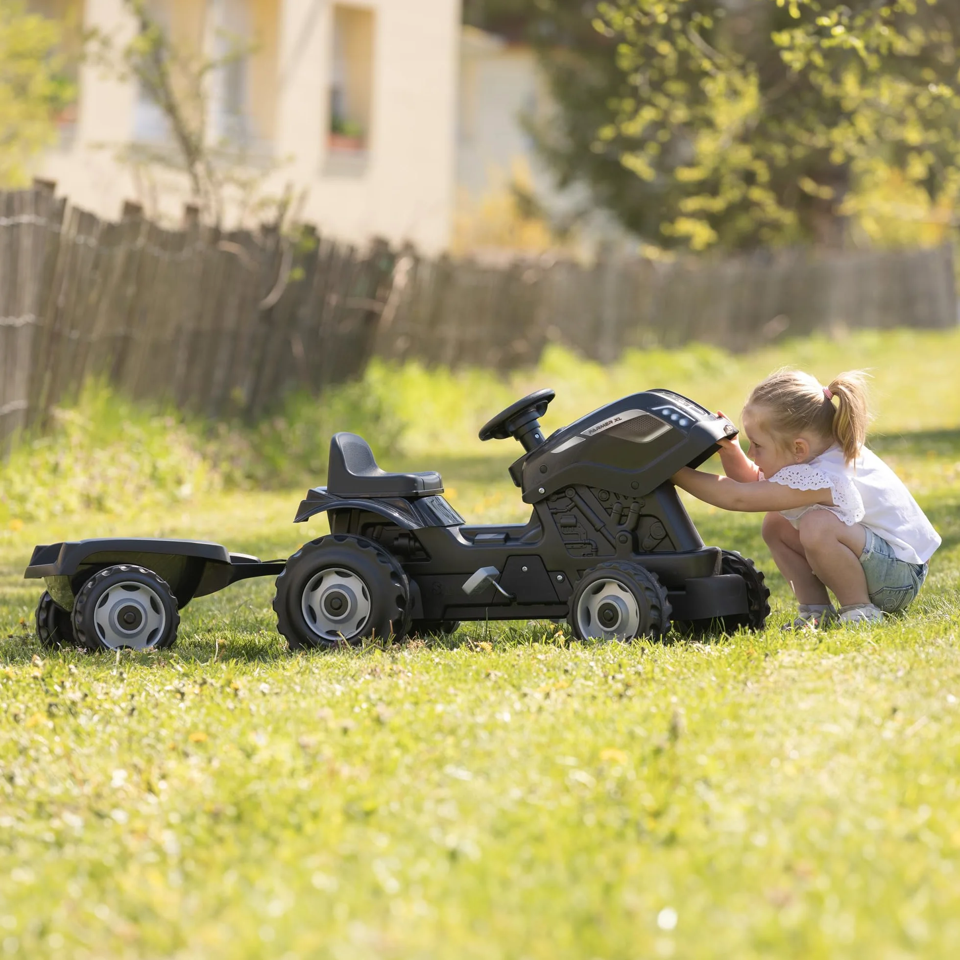 Smoby - Farmer XL Czarny Traktor + Przyczepa - Traktor na pedały dla dzieci - Regulowane Siedzenie - Kierownica z Klaksonem - Otwierana Maska - Od 3 Lat - Wyprodukowano We Francji