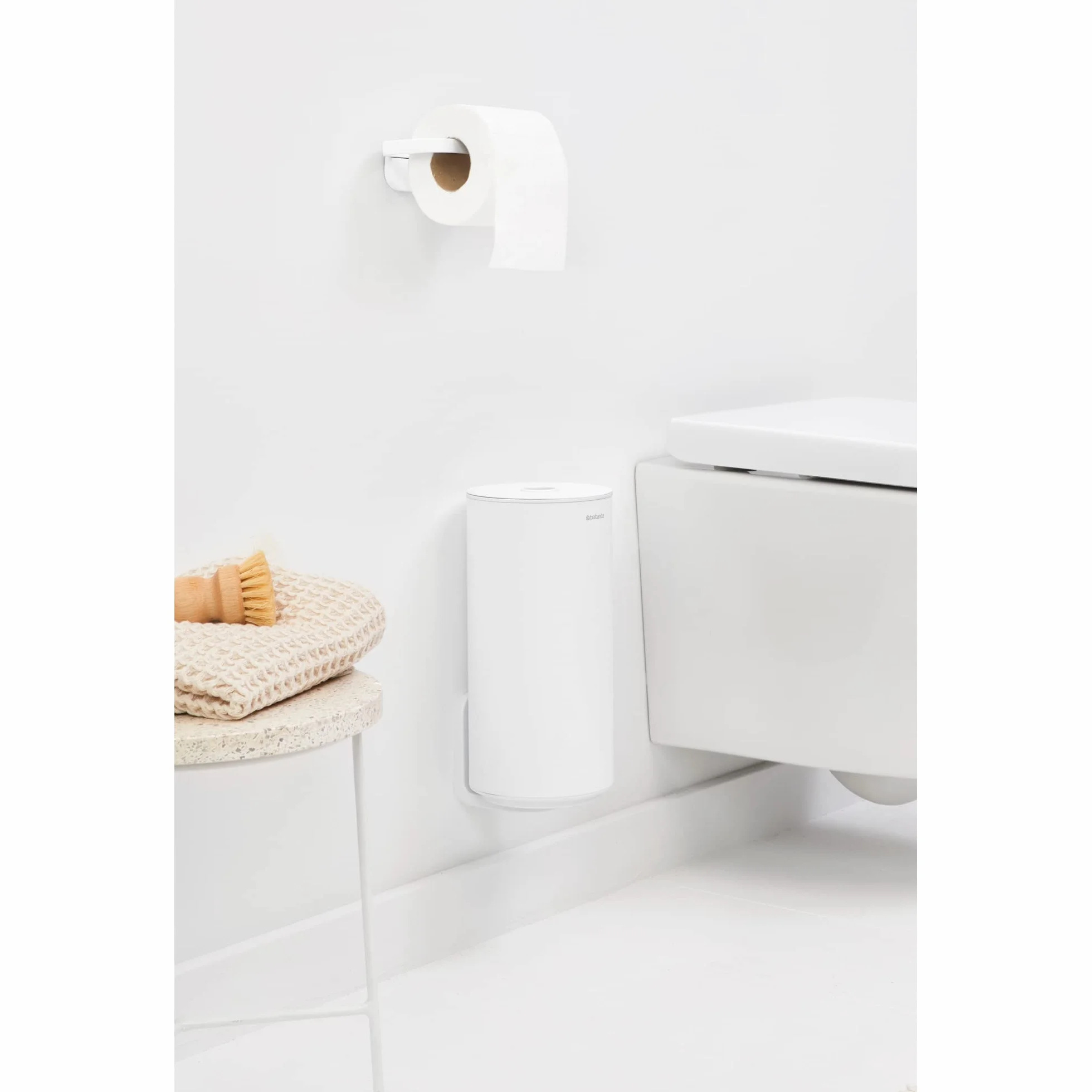 Brabantia - Mindset Dozownik na Papier Toaletowy - Miejsce Na 2 Zapasowe Rolki - Pasuje do Wszystkich Regularnych Rozmiarów Rolek - System Smart Lift - Fresh White - 30 x 15.1 x 13.7 cm