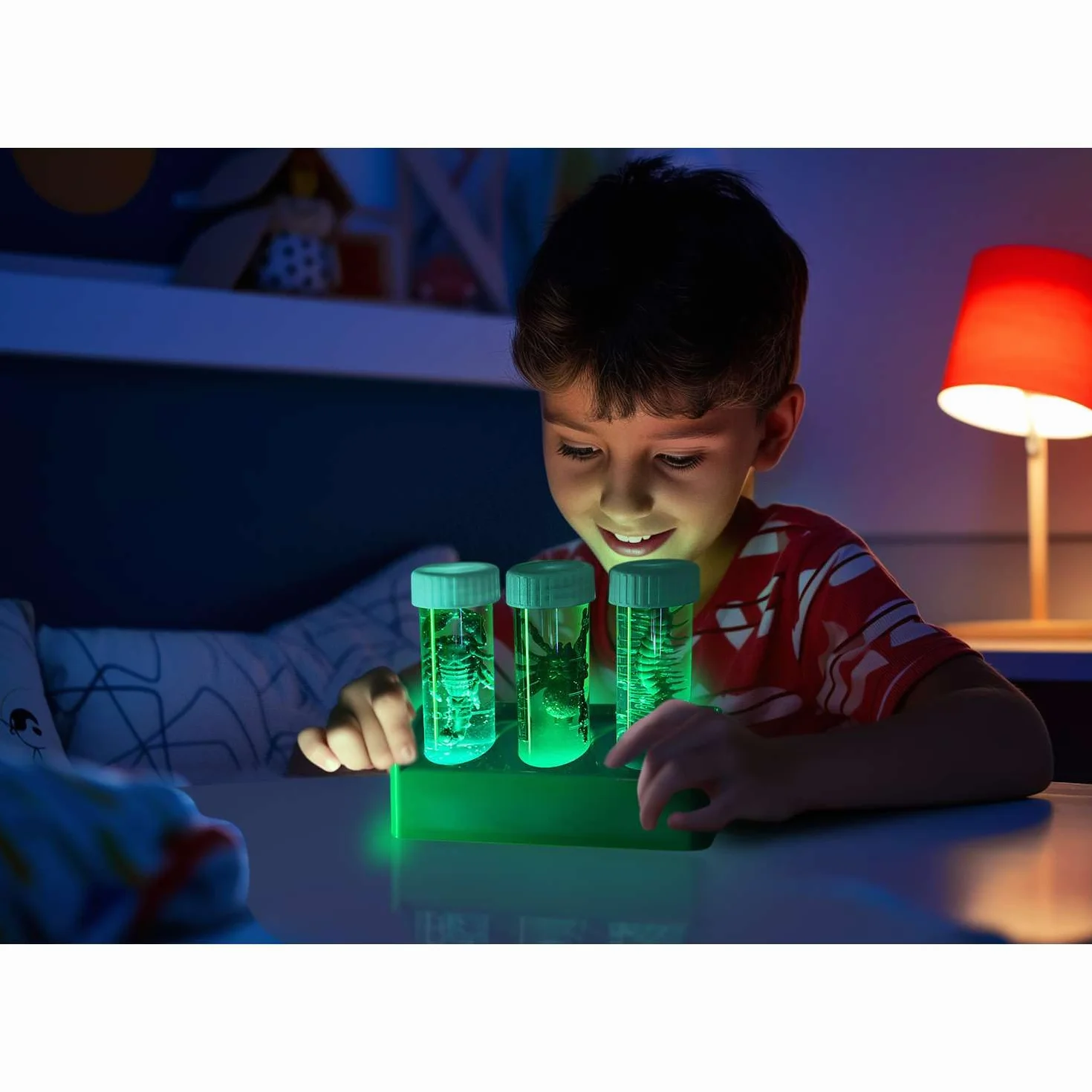 KidzLabs Glow Critter Lab, Creepy Crawlies ożywają, podświetlane probówki, projekt naukowy i lampka nocna dla dzieci w wieku 5+, zielona