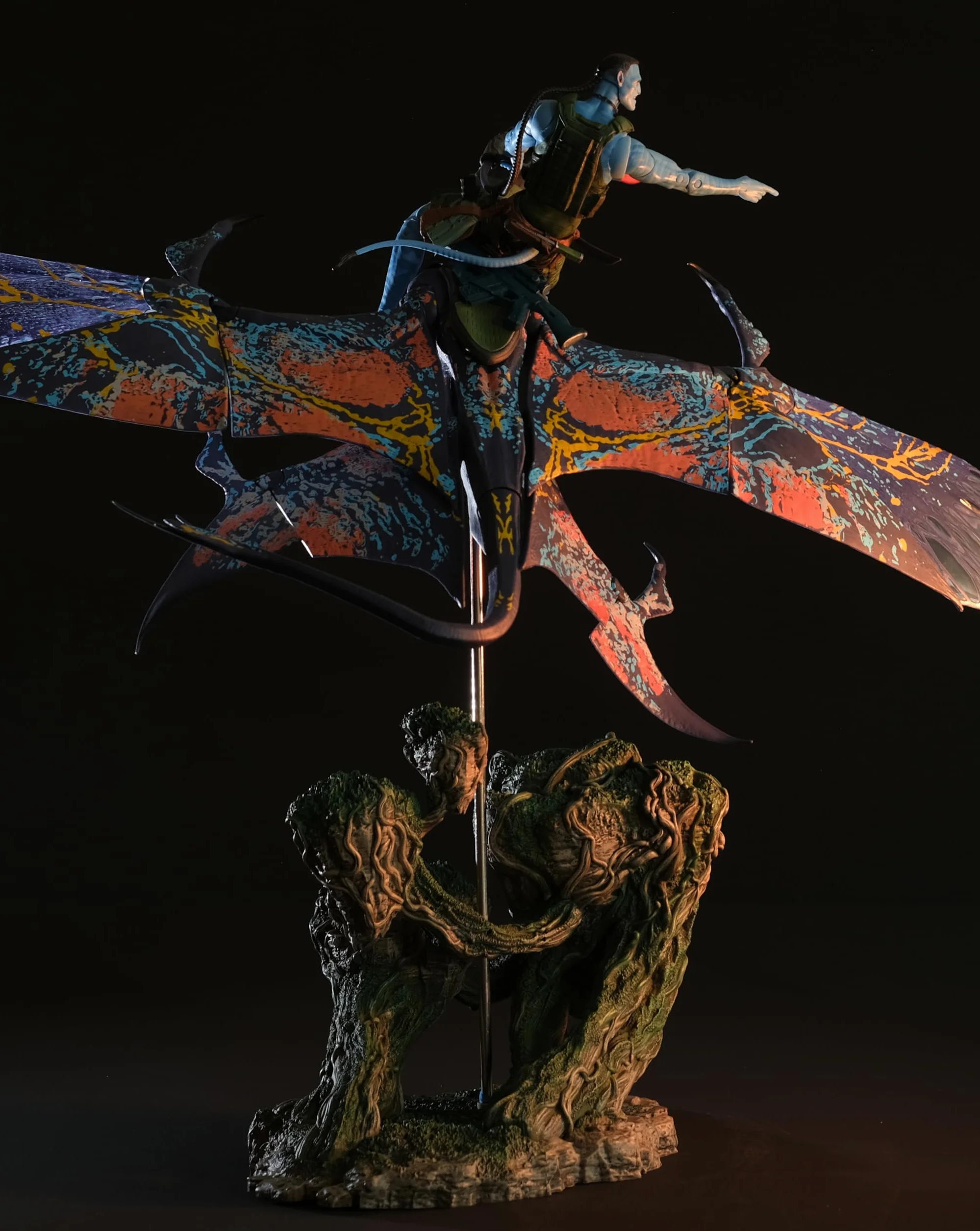 Disney Avatar DLX MEGA Banshee & Rider - A2 QUARITCH & Banshee (złota etykieta)