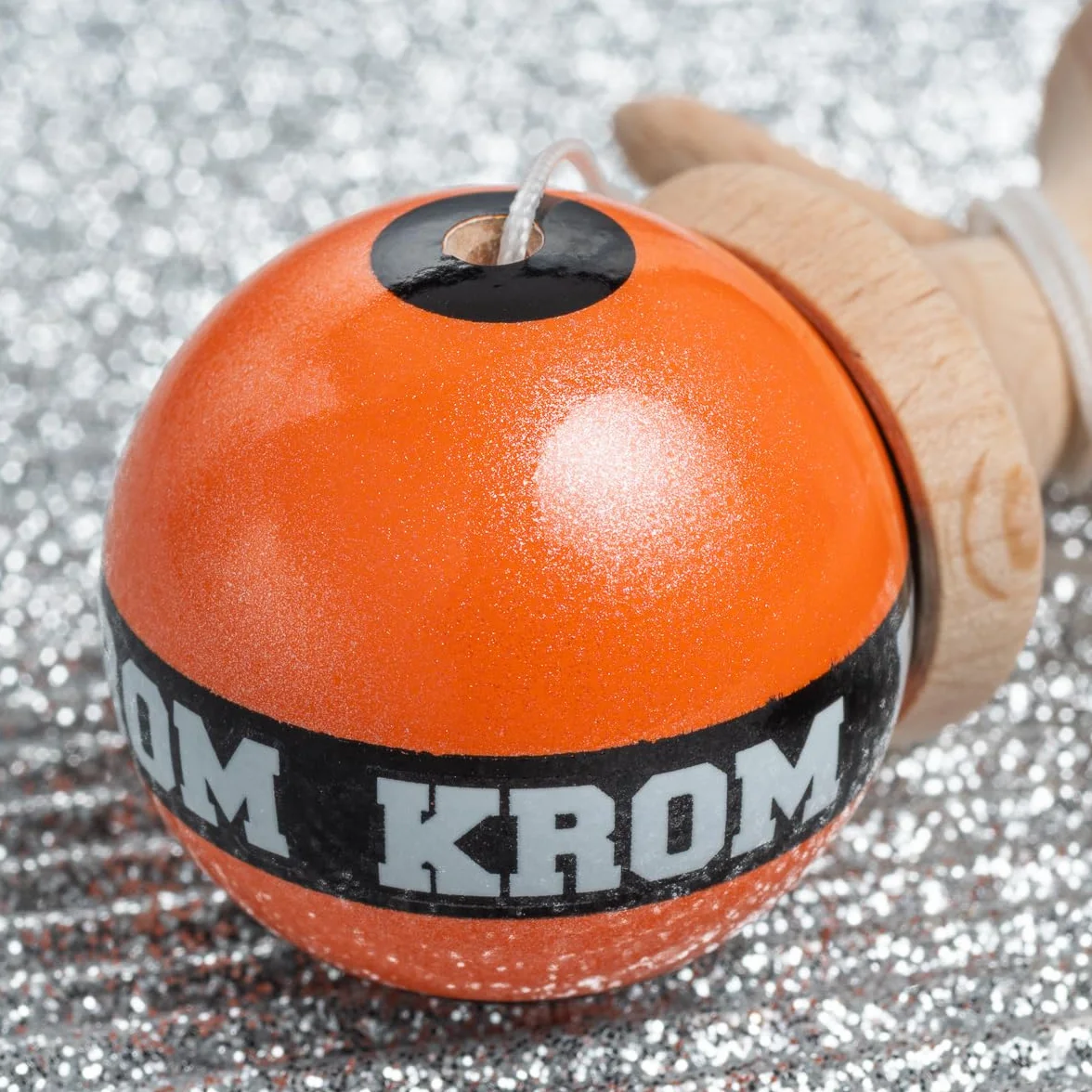 KROM Kendama MIKRO Orange – Mini Kendama z drewna bukowego – w pełni grywalna – format kieszonkowy – dla początkujących i profesjonalistów