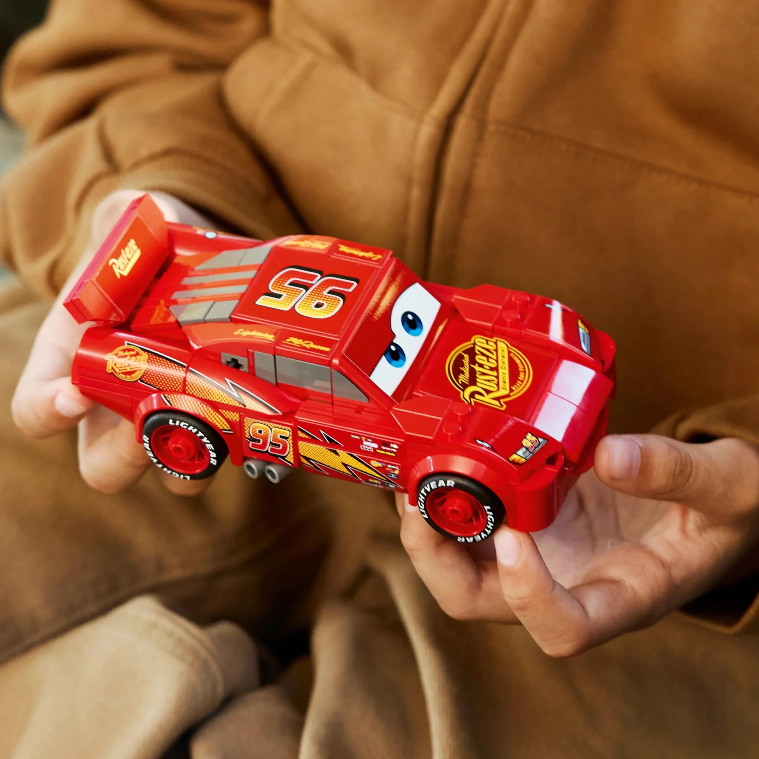 LEGO Speed Champions | Zygzak McQueen, zabawka konstrukcyjna dla chłopca i dziewczynki, samochód do składania dla 9-latka, zestaw z filmu Auta Disney Pixar, pomysł na prezent dla dzieci 77255