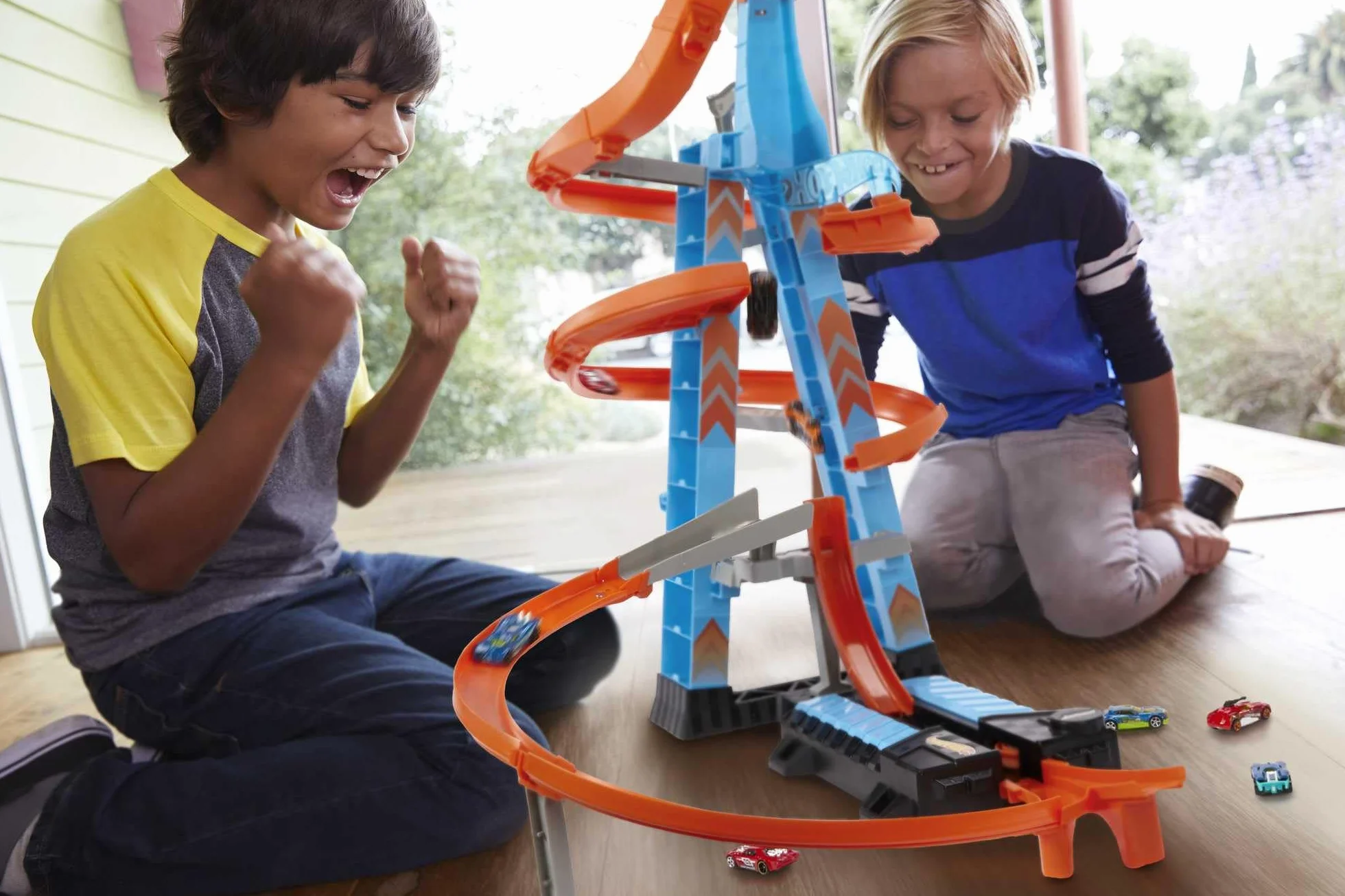 Hot Wheels, Wieża Podniebne Kraksy Zestaw Do Zabawy + 1 Samochodzik GWT39