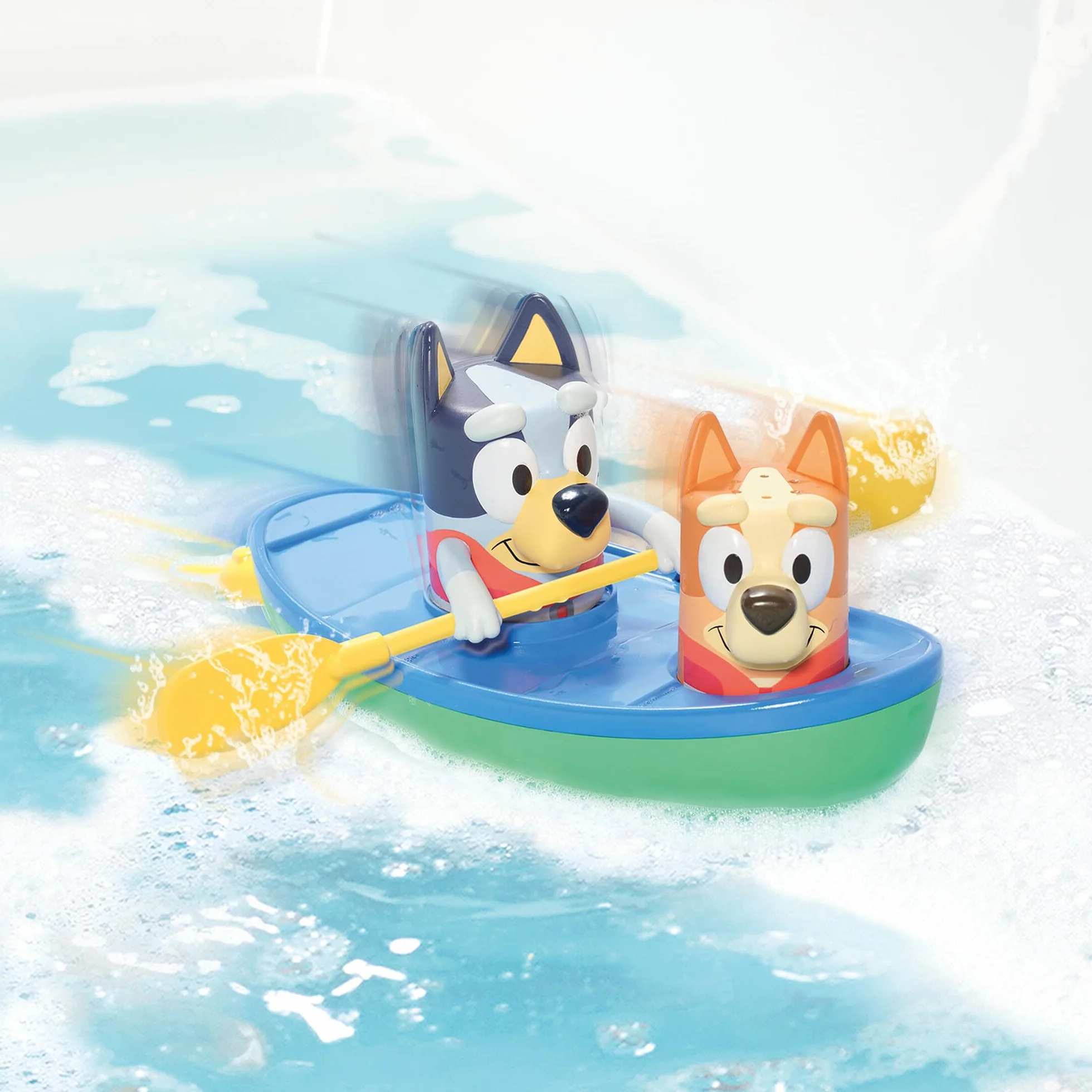 TOMY Toomies Bluey Pull and Go Canoe zabawka do kąpieli dla dzieci od 18 miesięcy