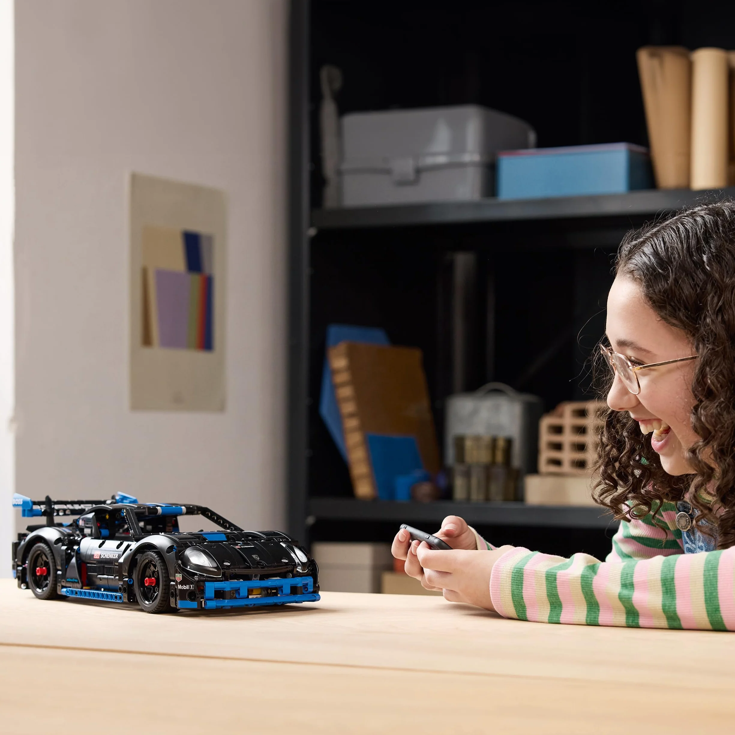 LEGO Technic Samochód wyścigowy Porsche GT4 e-Performance, Model Samochodu dla Dzieci, Wyścigówka do Zbudowania, Fajna Zabawka dla 10-latka, Chłopca i Dziewczynki, Pomysł na Prezent Urodzinowy, 42176