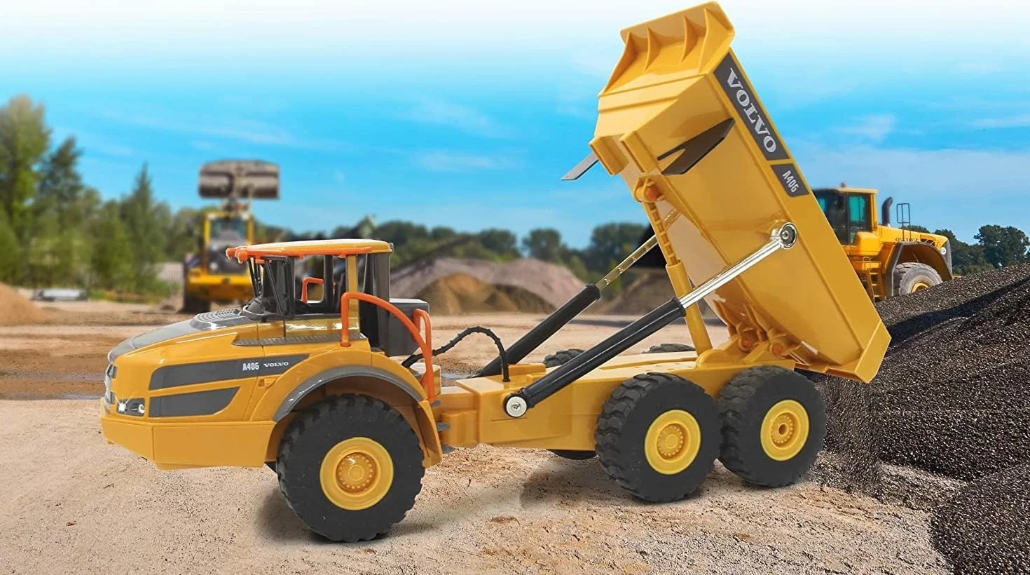 JAMARA 405056 - wywrotka Volvo A40G 1:20 2,4 GHz - wierne zginanie, wywrotka w górę/w dół, realistyczny dźwięk silnika (z możliwością wyłączenia), tryb demo, napęd na 2 koła, tryb automatycznego
