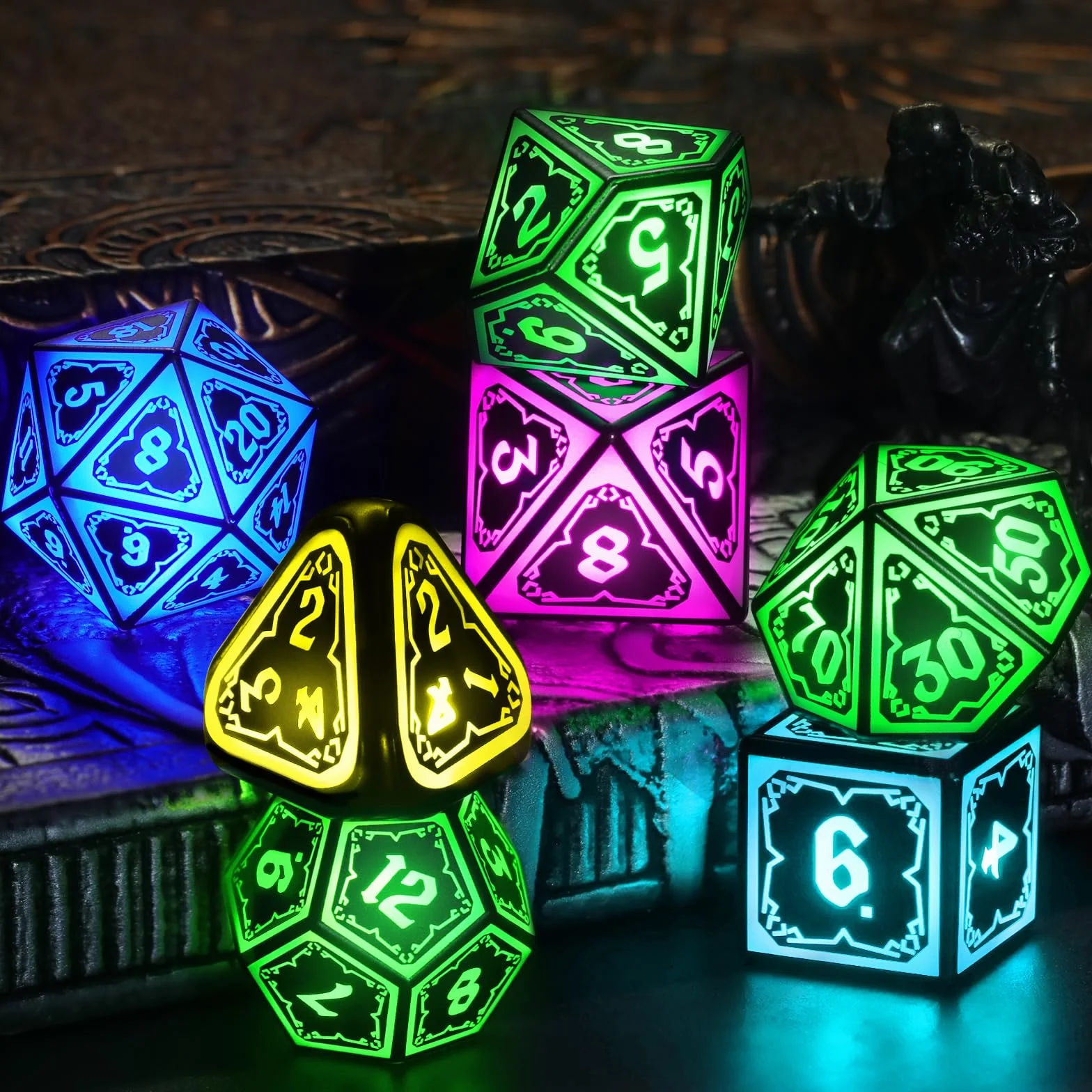 Bezprzewodowe świecące kości D&D RGB do Dungeons and Dragons, fajne kości LED DND z ładowarką, ładowalne, 7 kolorów, wielościenne kości do odgrywania ról, prezenty DND, RPG, (Astral Shard Black)